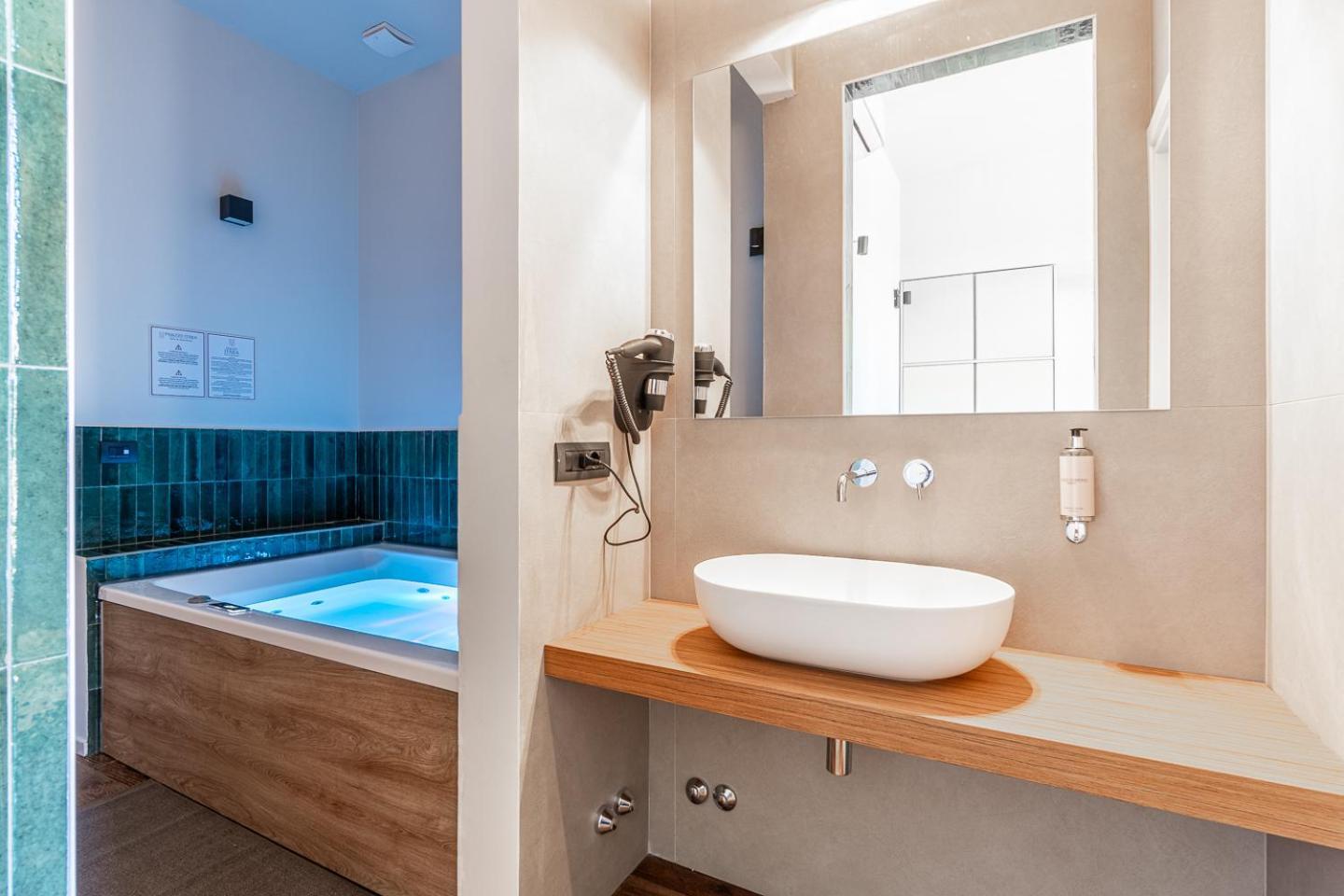 Palazzo Italia Suites Bari Exterior photo